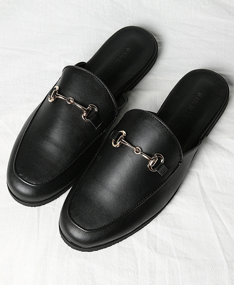 A-5851<br>METAL LOGO PATCHED LEATHER LOAFERS<br>Color : 1 color<br>Material : leather