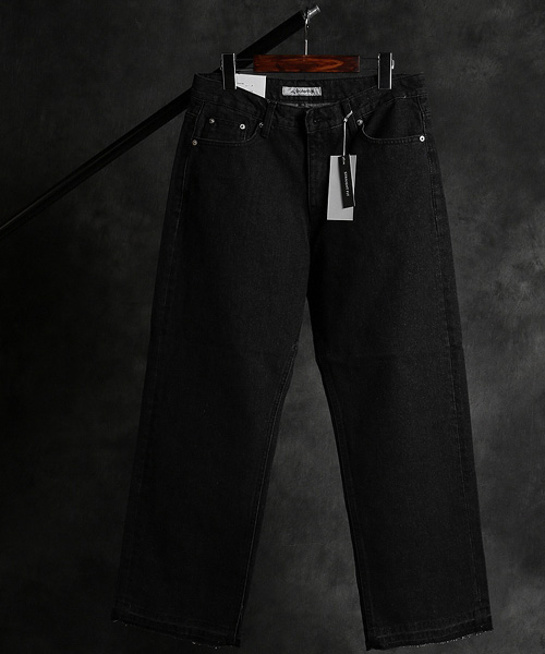 P-12724<br>black straight denim pants