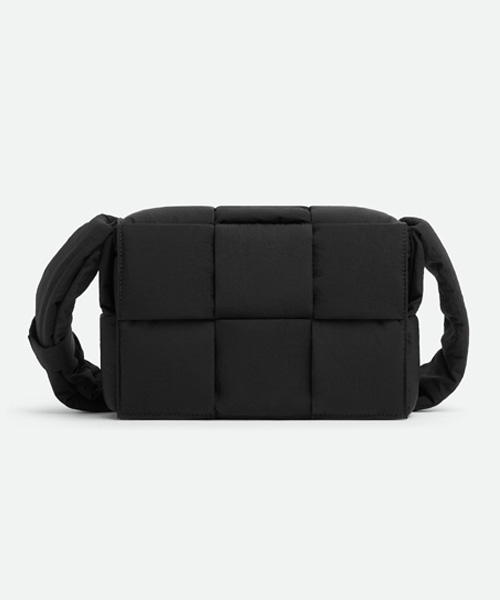 A-38415<br><b>BOTTEGA VENETA</b><br>스몰 패디드 테크 카세트 크로스백</b><br>[매장가-250만원대]