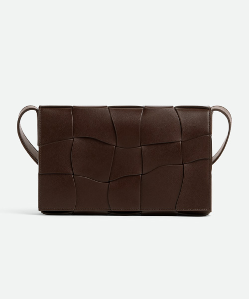 A-38660<br><b>BOTTEGA VENETA</b><br>가죽 인트레치오 카세트</b><br>[매장가-390만원대]