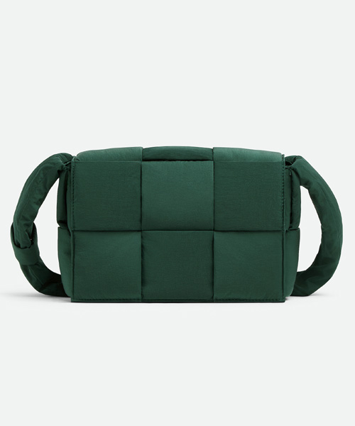 A-38472<br><b>BOTTEGA VENETA</b><br>스몰 패디드 테크 카세트</b><br>[매장가-250만원대]