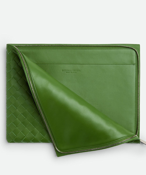 A-38966<br><b>BOTTEGA VENETA</b><br>인트레치아토 하프 지퍼 파우치</b><br>[매장가-200만원대]