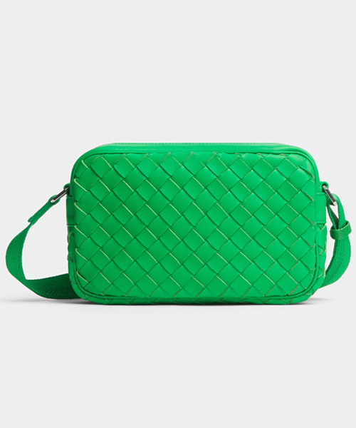 A-39325<br><b>BOTTEGA VENETA</b><br>인트레치아토 스몰 카메라 백</b><br>[매장가-300만원대]