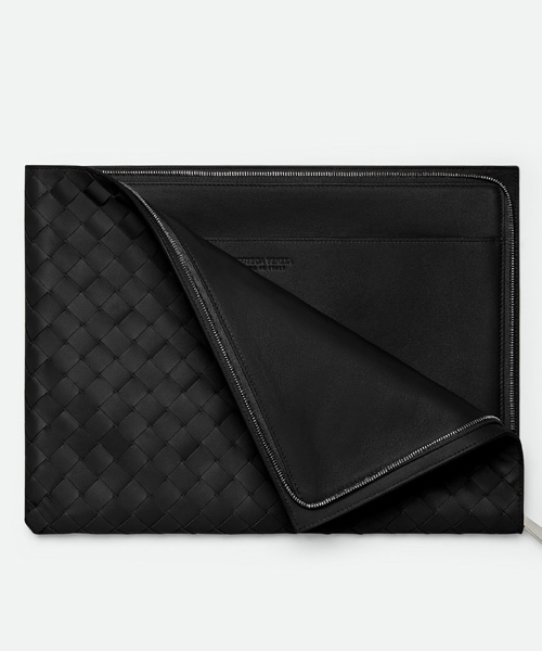 A-38967<br><b>BOTTEGA VENETA</b><br>인트레치아토 하프 지퍼 파우치</b><br>[매장가-200만원대]