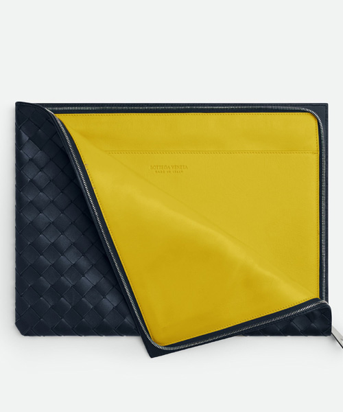 A-38961<br><b>BOTTEGA VENETA</b><br>인트레치아토 하프 지퍼 파우치</b><br>[매장가-200만원대]