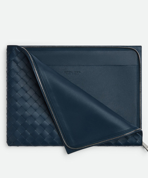 A-38965<br><b>BOTTEGA VENETA</b><br>인트레치아토 하프 지퍼 파우치</b><br>[매장가-200만원대]