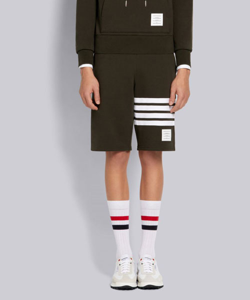 P-15451<br><b>THOM BROWNE</b><br>다크 그린 루프백 테리 엔지니어 4-바 클래식 스웨트 쇼츠</b><br>[매장가-100만원대]