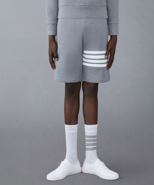 P-15503<br><b>THOM BROWNE</b><br>4-바 와플 스트라이프 스웨트쇼츠</b><br>[매장가-150만원대]