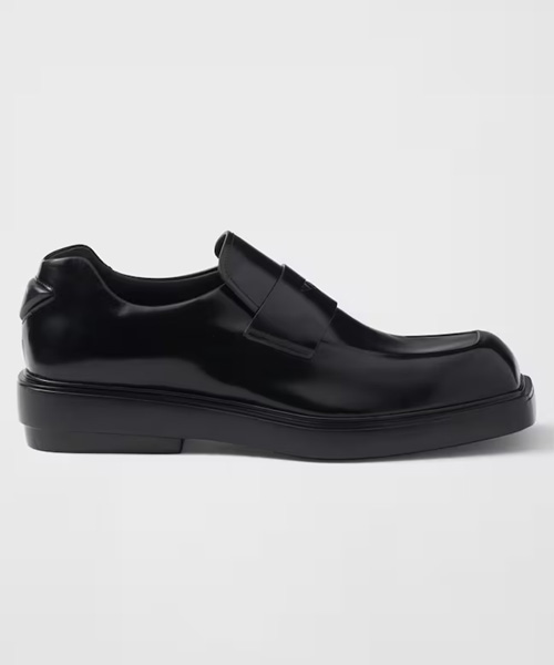 A-39916<br><b>PRADA</b><br>브러쉬드 가죽 로퍼</b><br>[매장가-160만원대]