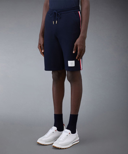 P-15648<br><b>THOM BROWNE</b><br>사이드 스트라이프 트랙 쇼츠</b><br>[매장가-70만원대]