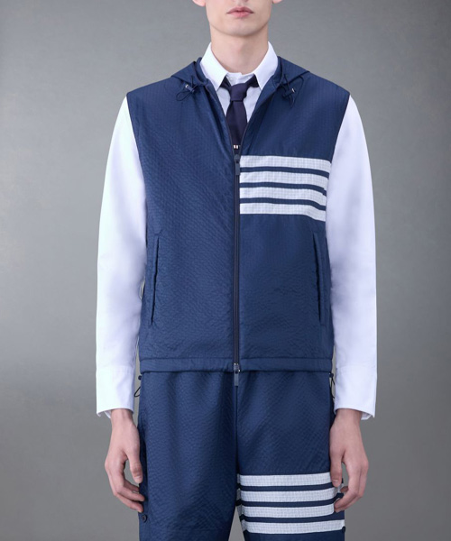JK-23065<br><b>THOM BROWNE</b><br>4-바 스트라이프 립스탑 후드 베스트 자켓</b><br>[매장가-200만원대]