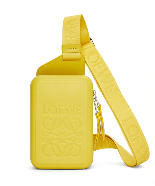 A-40878<br><b>LOEWE</b><br>몰디드 슬링 백</b><br>[매장가-200만원대]
