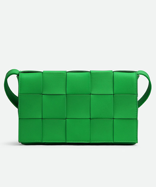 A-40886<br><b>BOTTEGA VENETA</b><br>카세트 백</b><br>[매장가-370만원대]