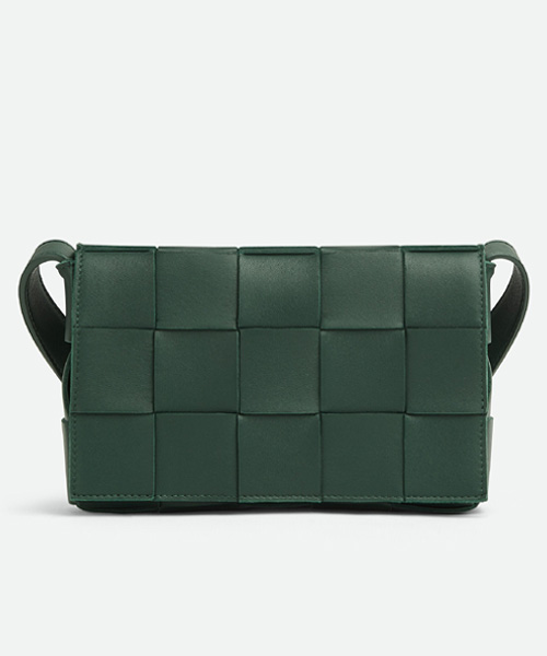A-40883<br><b>BOTTEGA VENETA</b><br>카세트 백</b><br>[매장가-370만원대]
