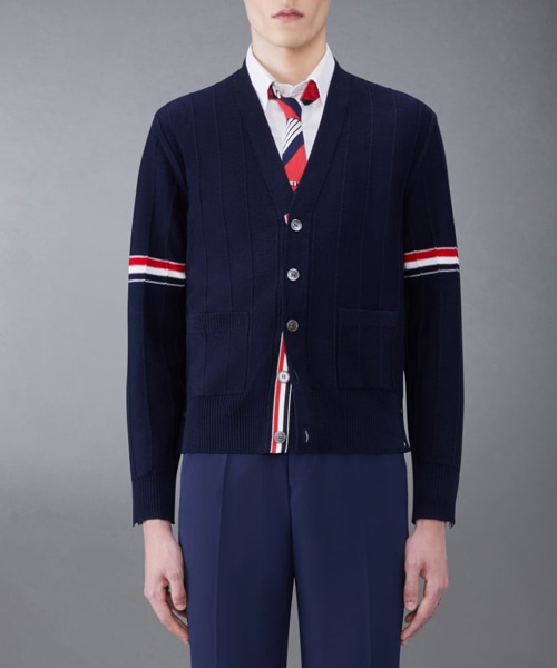JK-23107<br><b>THOM BROWNE</b><br>울 릴랙스 브이넥 암밴드 가디건</b><br>[매장가-250만원대]