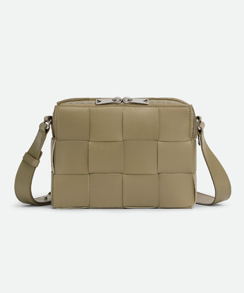 A-41068<br><b>BOTTEGA VENETA</b><br>카세트 카메라 백</b><br>[매장가-350만원대]