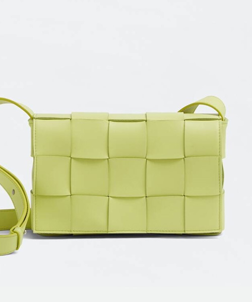 A-40887<br><b>BOTTEGA VENETA</b><br>카세트 백</b><br>[매장가-370만원대]