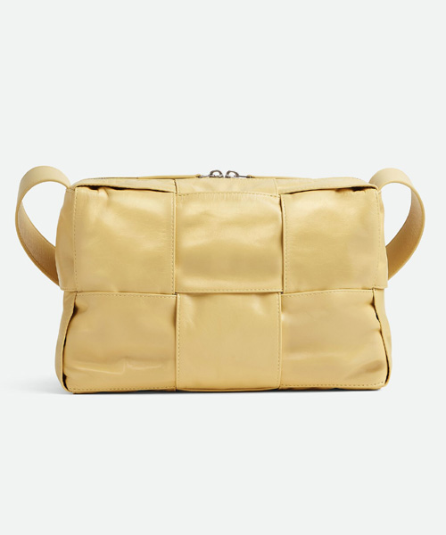 A-41061<br><b>BOTTEGA VENETA</b><br>아르코 카메라 미디엄 백</b><br>[매장가-400만원대]