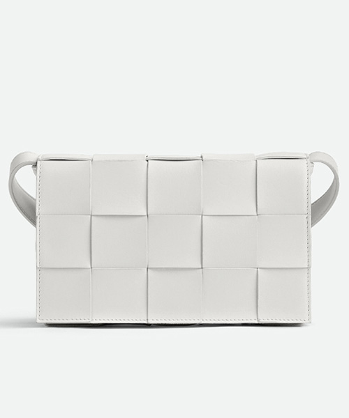 A-40880<br><b>BOTTEGA VENETA</b><br>카세트 백</b><br>[매장가-370만원대]