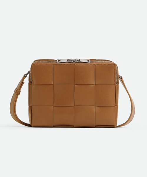 A-41065<br><b>BOTTEGA VENETA</b><br>카세트 카메라 백</b><br>[매장가-350만원대]