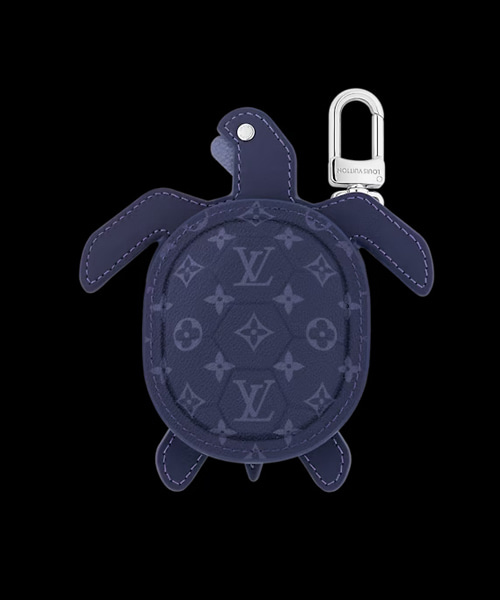 A-41399<br><b>LOUIS VUITTON</b><br>LV 터틀 파우치 백 참</b><br>[매장가-120만원대]