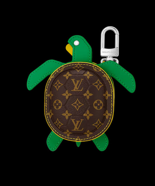 A-41401<br><b>LOUIS VUITTON</b><br>LV 터틀 파우치 백 참</b><br>[매장가-120만원대]