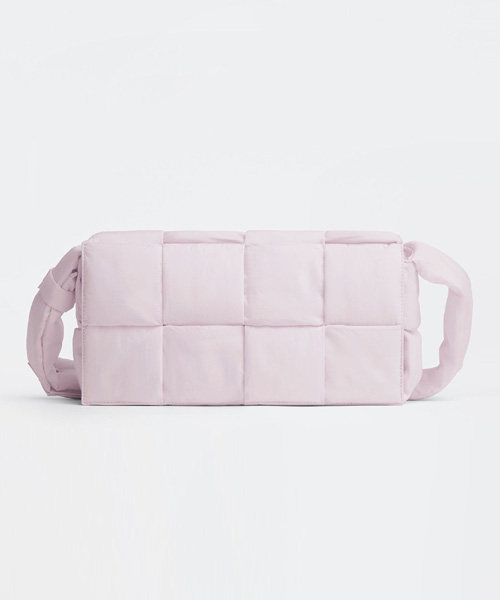 A-41889<br><b>BOTTEGA VENETA</b><br>패딩 테크 카세트 백</b><br>[매장가-280만원대]