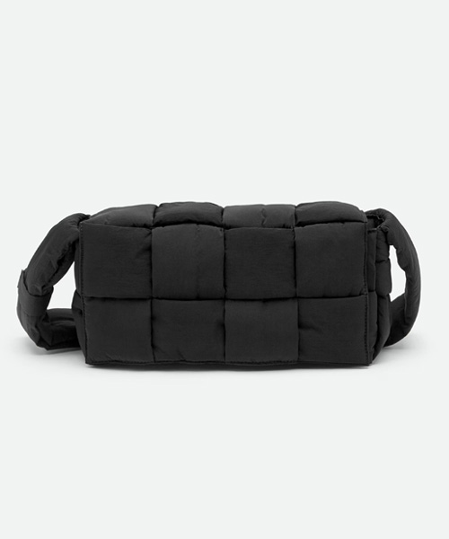 A-41885<br><b>BOTTEGA VENETA</b><br>패딩 테크 카세트 백</b><br>[매장가-280만원대]