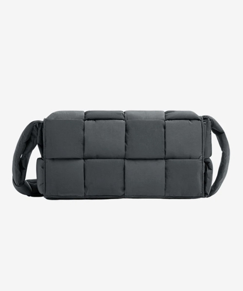 A-41890<br><b>BOTTEGA VENETA</b><br>패딩 테크 카세트 백</b><br>[매장가-280만원대]