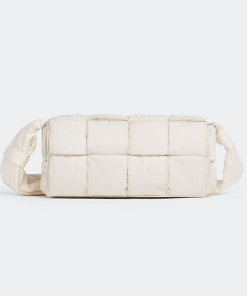 A-41892<br><b>BOTTEGA VENETA</b><br>패딩 테크 카세트 백</b><br>[매장가-280만원대]