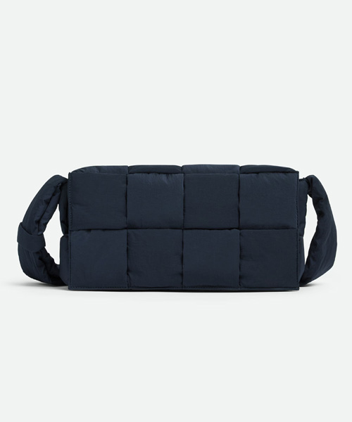 A-41882<br><b>BOTTEGA VENETA</b><br>패딩 테크 카세트 백</b><br>[매장가-280만원대]