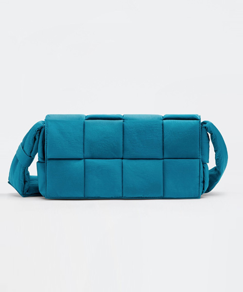 A-41886<br><b>BOTTEGA VENETA</b><br>패딩 테크 카세트 백</b><br>[매장가-280만원대]
