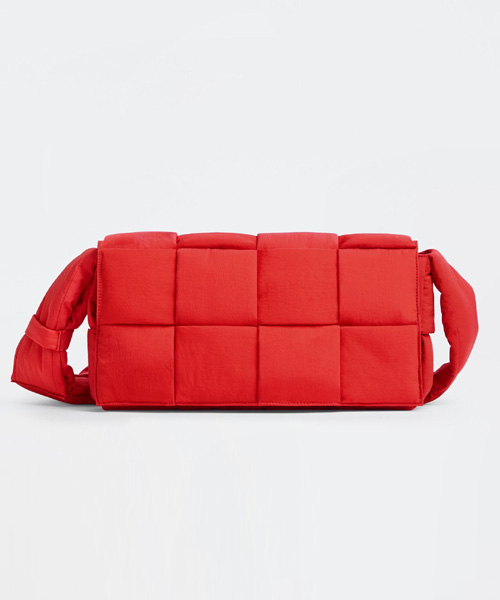 A-41884<br><b>BOTTEGA VENETA</b><br>패딩 테크 카세트 백</b><br>[매장가-280만원대]