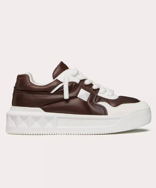 A-41826<br><b>VALENTINO</b><br>카프스킨 & 유광 나일론 원 스터드 스니커즈</b><br>[매장가-130만원대]