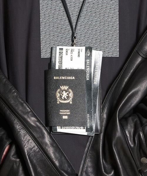 A-41942<br><b>BALENCIAGA</b><br>패스포트 폰 홀더</b><br>[매장가-150만원대]
