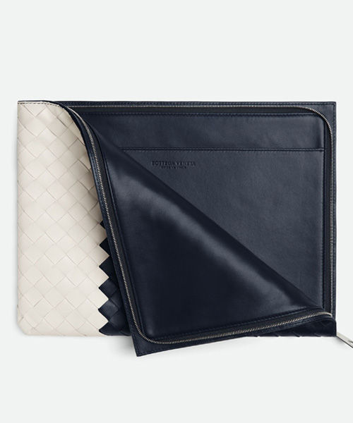 A-41936<br><b>BOTTEGA VENETA</b><br>인트레치아토 하프 지퍼 파우치</b><br>[매장가-200만원대]