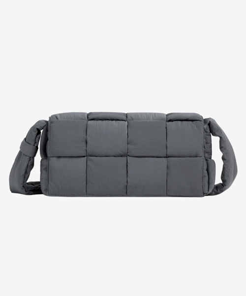 A-42095<br><b>BOTTEGA VENETA</b><br>패딩 테크 카세트백</b><br>[매장가-300만원대]