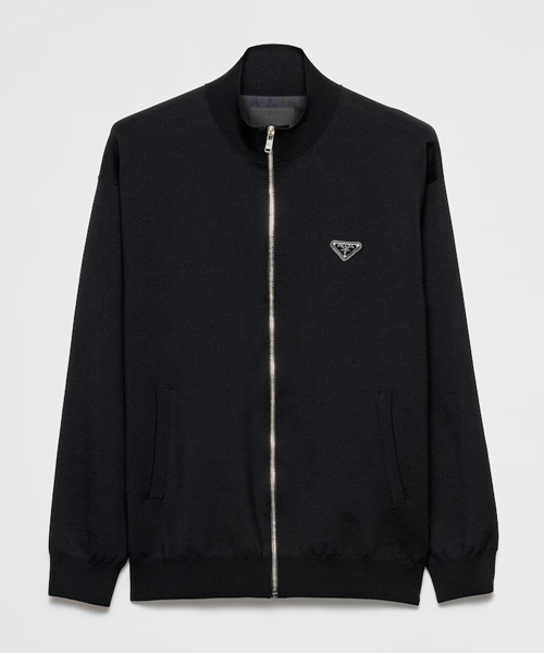 JK-24341<br><b>PRADA</b><br>로고 패치 가디건</b><br>[매장가-450만원대]