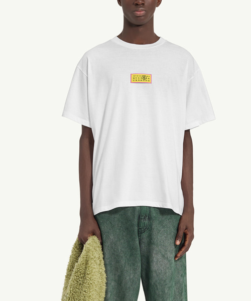 T-30953<br><b>MAISON MARGIELA</b><br>넘버 패치 자수 코튼 티셔츠</b><br>[매장가-40만원대]