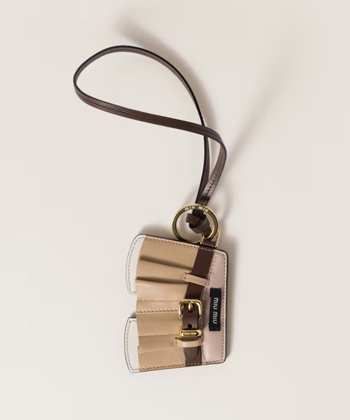 A-43260<br><b>MIU MIU</b><br>가죽 키체인 트릭</b><br>[매장가-80만원대]