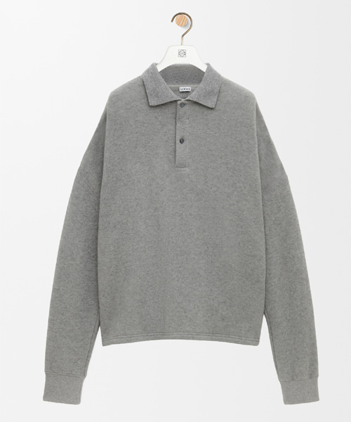 T-31201<br><b>LOEWE</b><br>가죽 로고 패치 캐시미어 & 코튼 폴로 스웨트셔츠</b><br>[매장가-130만원대]