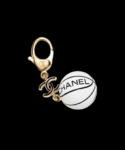 A-43584<br><b>CHANEL</b><br>메탈 레진 키링</b><br>[매장가-140만원대]