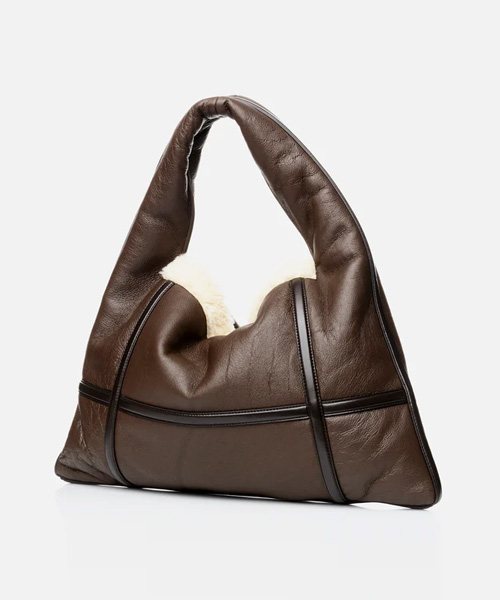 A-43819<br><b>BOTTEGA VENETA</b><br>스몰 호보 백</b><br>[매장가-600만원대]
