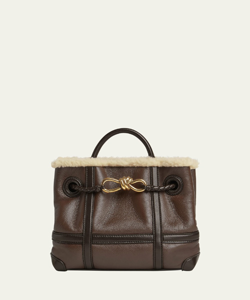 A-43821<br><b>BOTTEGA VENETA</b><br>안디아모 스몰 시어링 에비에이터 토트백</b><br>[매장가-700만원대]