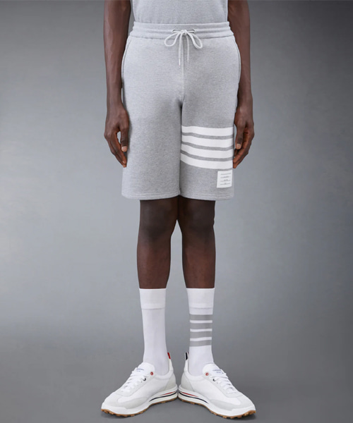 P-16521<br><b>THOM BROWNE</b><br>클래식 루프백 4-바 스웨트쇼츠</b><br>[매장가-120만원대]