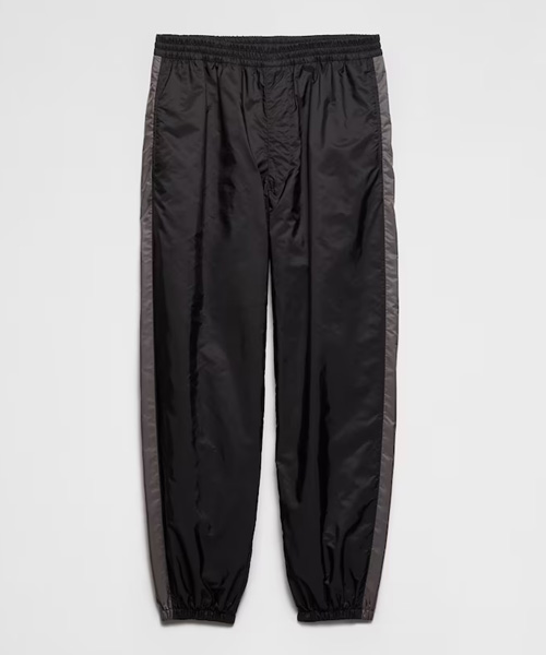 P-16610<br><b>PRADA</b><br>삼각 로고 패치 리나일론 팬츠</b><br>[매장가-260만원대]